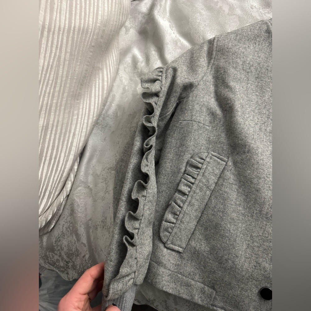 Gray Ruffle Sleeve Bomber Jacket - Picture 5 of 6